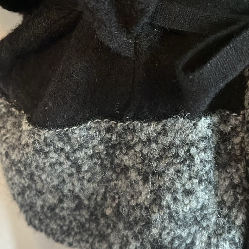 Peck & Peck Wool Black w/gray trim Kimono style snap buttons & Belt Size Medium - Picture 10 of 12